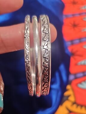 925 Sterling Silver Floral Etched Bangle Set Of Three Ladies Size 8 And New.